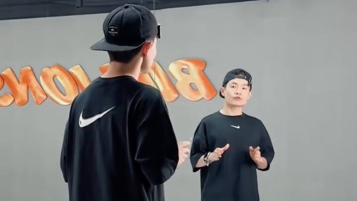 After watching more than 100 Kpop videos, I summarized this teaching video, giving you the experienc