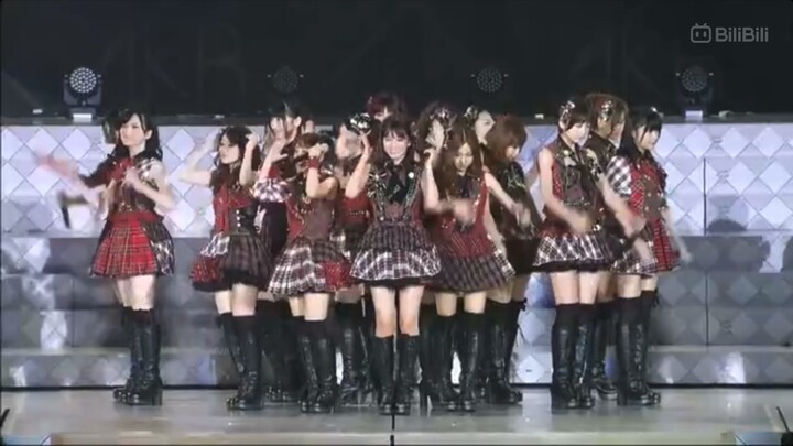 AKB48 — Everyday Kachuusha, Heavy rotation, yuuhi wo miteiruka
