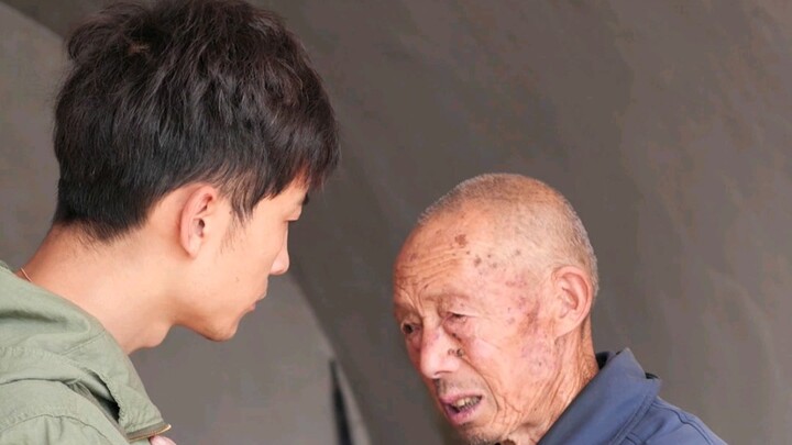 This time, I’m happy to make an exception! During our visit, we discovered the elderly man’s unique 