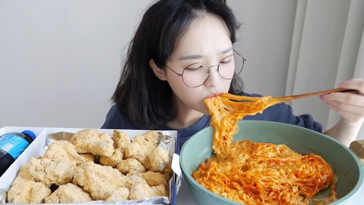 【Nado ซับไทยอย่างเป็นทางการ】เนเน่ ไก่ทอดชีสน้ำแข็งเกล็ดหิมะ Eatingshow 🍗 | ในวันที่หิวโซไร้เรี่ยวแรง