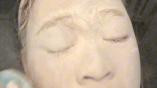 أضع مكياجًا خفيفًا وأذهب مع حبيبي إلى صالة الألعاب الإلكترونية.