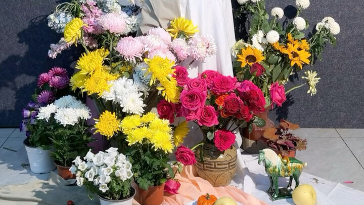 The Floral Package That Drives Art Students to the Brink
