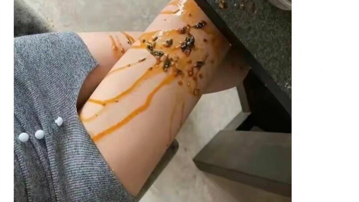 【Bình luận hài hước】Xui quá, cơm đổ cả lên chân