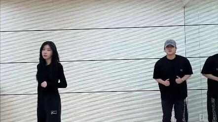 【อิทจี แชย็อง】พี่น้องคู่ตลกไม่เคยขาด! 231112 แชย็อง & ชางบิน Stray Kids ท้าทายเพลง “LALALALA”