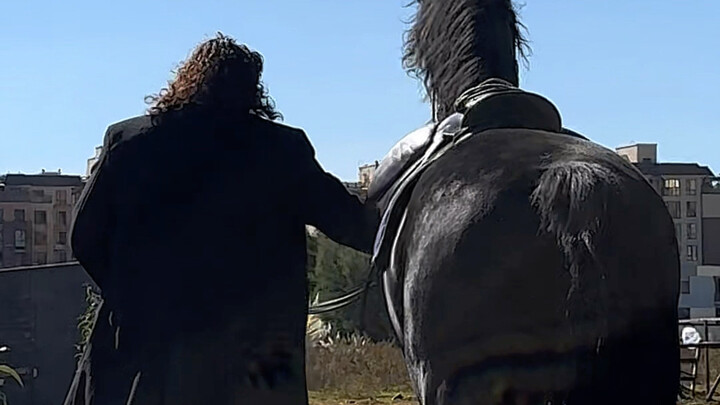 “ฟ้าดำเนินไปด้วยความเข้มแข็ง ผู้มีคุณธรรมย่อมพัฒนาตนเองไม่หยุดนิ่ง” พี่น้องทั้งหลายเริ่มหัดวิทยายุทธ