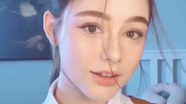快来和俄罗斯小仙女Dasha一起去上学吧！