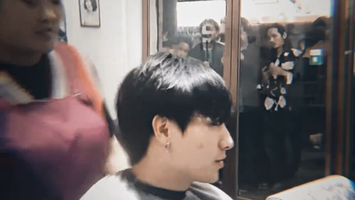 “Senyumnya saja sudah susah ditahan, lebih sulit daripada menahan AK!” #PenataRambutXiaohua #TipeIda