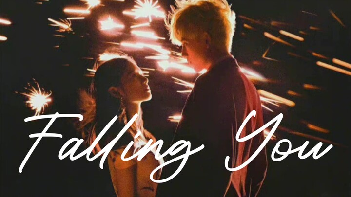 《Falling You》“อย่าจากไปเลย โชคชะตาไม่ใช่เส้นทางแห่งการเดินทาง” ลิ่งหยุนซวิน “จับฉันไว้ อย่าหลงทางนะ”