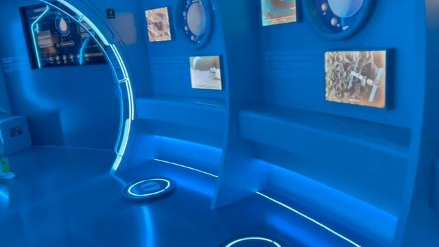 Shanghai Oriental Pearl Tower: Space Capsule Experience