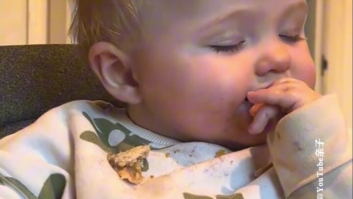 The foodie’s motto: Even when you’re dead tired 😪, you still can’t give up on eating!