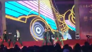 Michael Jackson's perfect cover dance!!! The best restoration of "DANGEROUS"