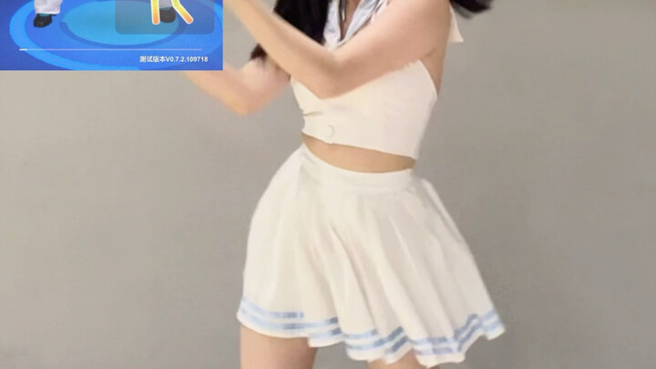 سترة بحار مثيرة وعذبة مكشوفة الظهر: ما الرقصة المناسبة لعيد الميلاد؟