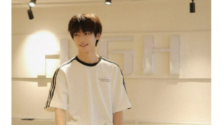 ซื่อยวี่อัปเดตวิดีโอในวีโบ๋ เต้นเพลง "Bite Me"