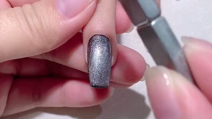 Berbagai Teknik Menggambar Kutek Mata Kucing yang Menarik Perhatian