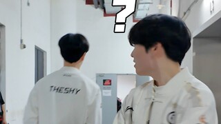 Rookie: Anh ấy quay đầu đi ngay lập tức, như thể đã quyết tâm điều gì đó