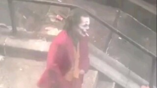 哥谭市民偷拍小丑跳舞
