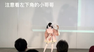 在日本的大学跳国风宅舞台下的反应