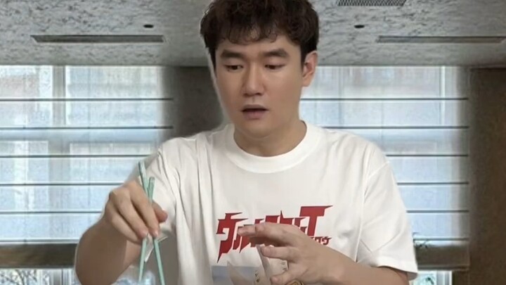 Suasana pesta di Shandong sedang meriah, anak-anak memulai petualangan di atas meja!