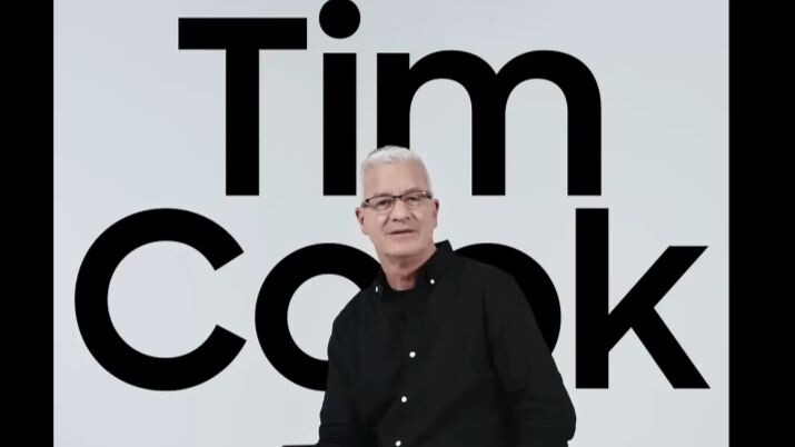 Did Samsung hire Tim Cook to shoot an ad? They really know how to make a splash!