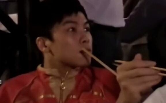 ทีมปิงปองจีนวิจารณ์การแข่งขันระหว่างงานเลี้ยง โต๊ะนี้ใครขึ้นก็ได้ ฮ่าๆๆ