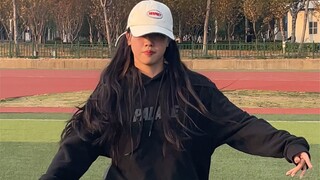 Tiếng còi trực tiếp của NCT Dream GMA thổi thẳng vào tim tôi, tôi nhanh chóng nhặt nó lên