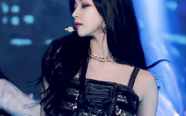Real stuff! Female idols with nice bodies must be very tired when dancing!