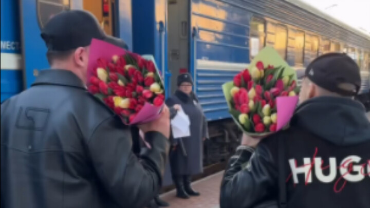 Russian men delight all women on March 8