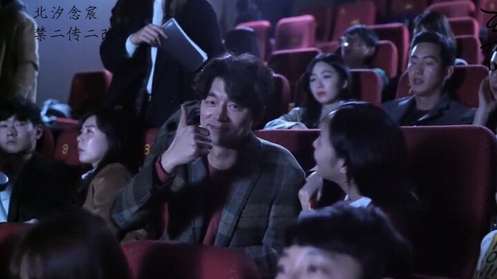 “Mời các bạn thưởng thức màn thay thùng siêu đỉnh của anh chàng mắt nhỏ ở góc dưới bên trái, hahaha”