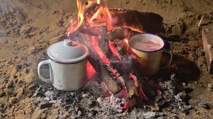 Late-Night Outdoor Cuisine: Crocked Pork