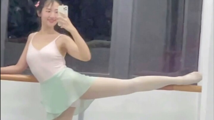 [Adult Ballet] Simply record leg stretches and combinations