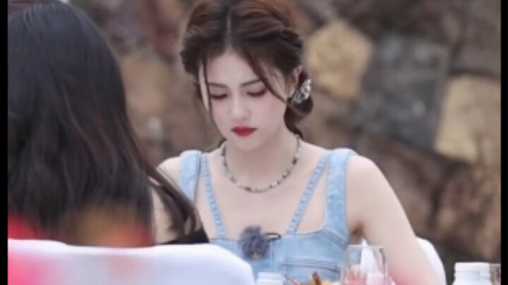 Bai Lu, Liu Xening, An Rumeng, group video, both beauties are so beautiful