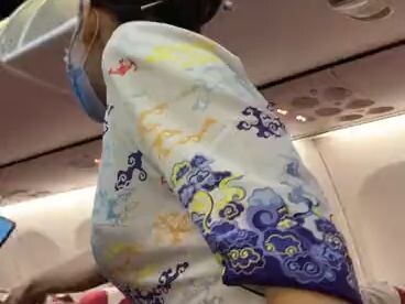 He aggressively asked the flight attendant for her WeChat on the plane!