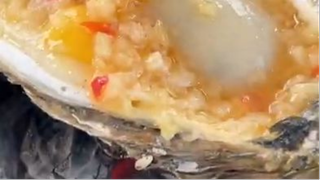 Cách anh chàng quý tộc chế biến món hàu nướng hảo hạng