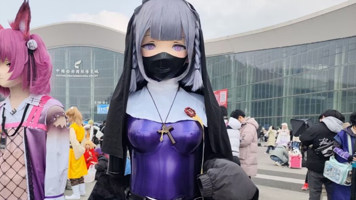【kigurumi】Challenge to dress up as a plastic nun to go to the comic convention in winter