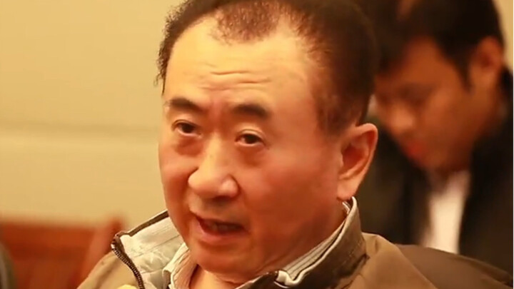 في اجتماع مكافحة الفقر، واجه وانغ جيانلين المعارضين بحزم: “لديّ نية طيبة، لكن لا تظنوا أننا نطبع الم