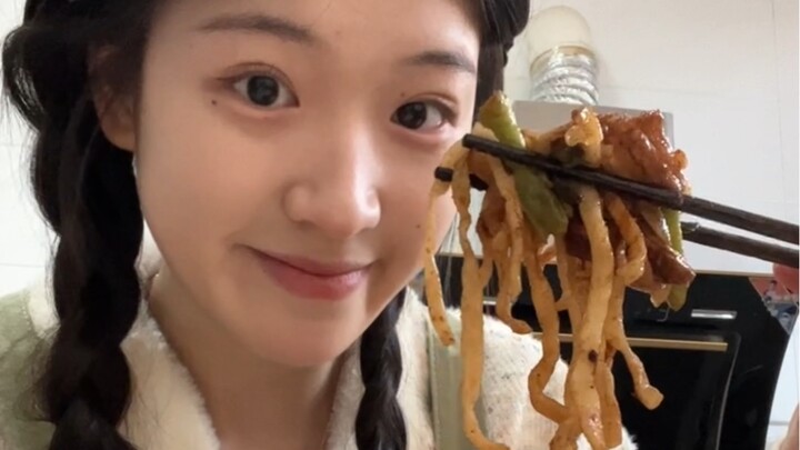 If you're going to date, date a girlfriend from Shanxi—she'll have you hooked on noodles four times 