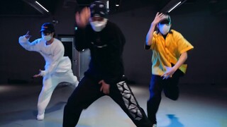 【1M】 رقص ملون لـ "Rock The Mic"