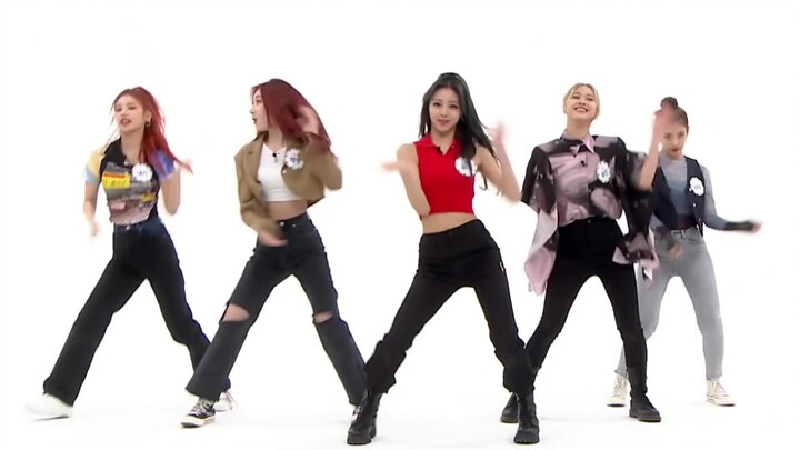 ITZY's random dance challenge left everyone speechless. Are they dancing machines? How can they danc