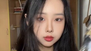 "Cô ấy uống rượu và hút thuốc một cách riêng tư."