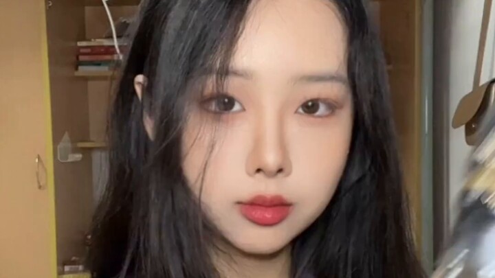 "Cô ấy uống rượu và hút thuốc một cách riêng tư."
