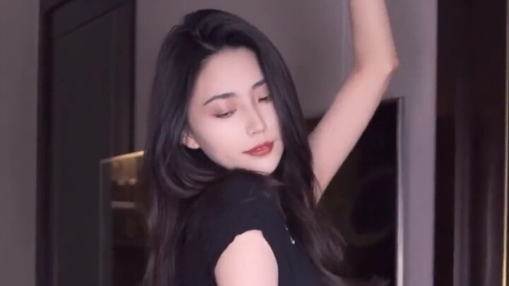 Vertical version of the nuclear warning ahead, count the perfect body in tight jeans. TOP10 No. 29