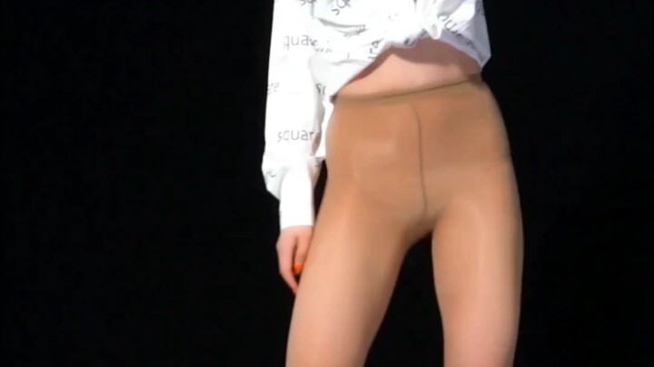 สาวเซ็กซี่เต้นสุดเร่าร้อนบนรองเท้าส้นสูง