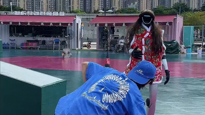 มาดูกันว่าหุ่นยนต์ตัวนี้ฉลาดจริงหรือเปล่า ฉันจะผ่านความท้าทาย 4 ขั้นของสเก็ตบอร์ดได้สำเร็จไหมนะ