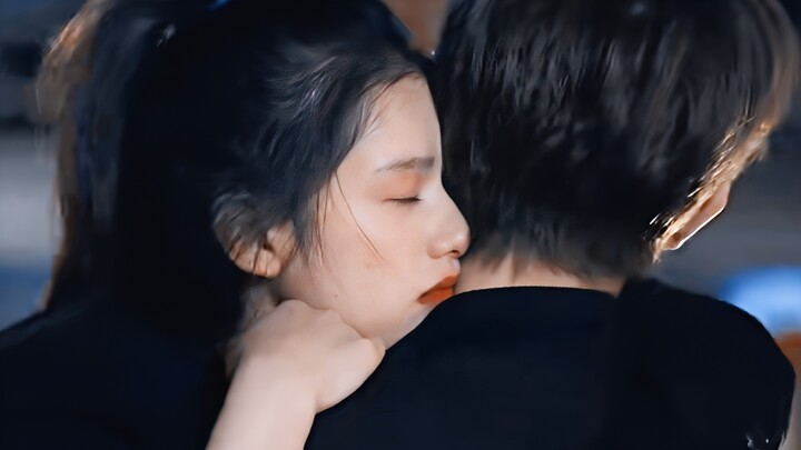 Holy cow! Episode 8 is legendary! She’s tackled—give her a hug! Li Xun, just spoil her already—ahhh!