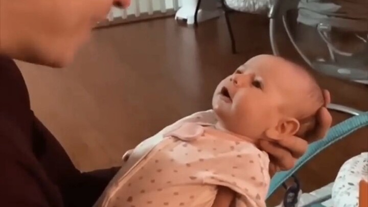 Dad’s been totally charmed right back by the adorable kid in his arms—their exchange has left netize