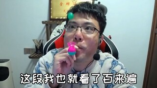 一开播就等不及给观众们炫耀他抢来的玩具！