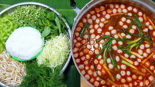 1068 อยากกินตีน ขนมจีนน้ำยาตีนไก่ ตีนล้นหม้อ Rice noodle with spicy pickled fish soup