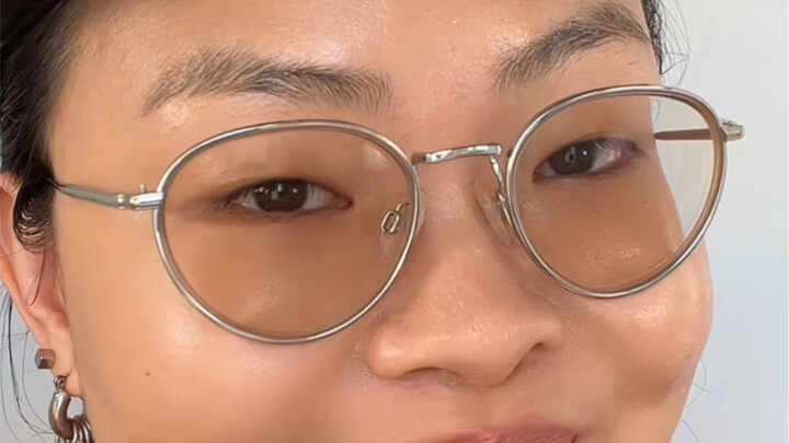 NYC Makeup Artist’s Pro Tip: Use Liquid Loose Powder to Banish Shine!