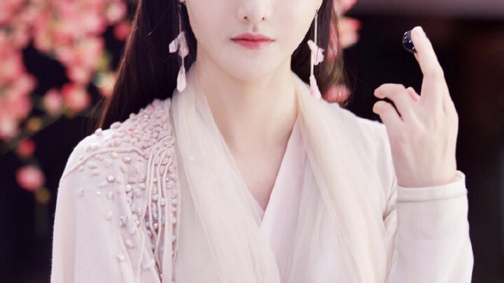 I was so surprised by her beauty! She has played so many ancient costume roles!