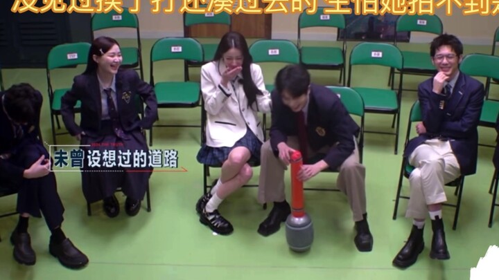 [Feng He Ri Li] He: Hit me, hit me. Come closer and I’ll let you hit me.